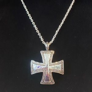 💥PATTEE SILVERTONE CROSS NECKLACE AND EARRING SET